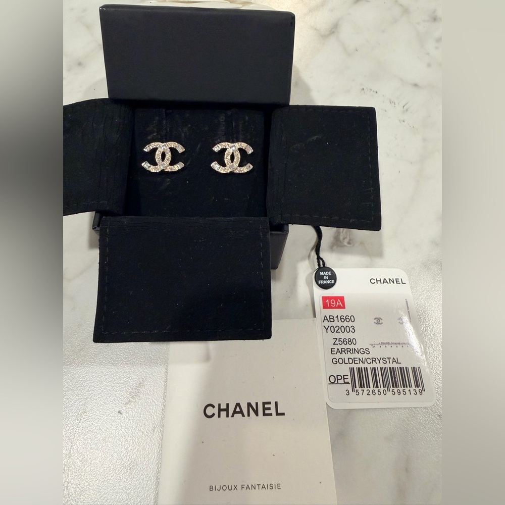 CHANEL CC logo Gold and Crystal Earrings